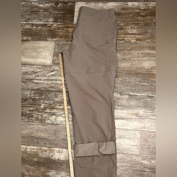 The North Face Women’s Tan Convertible Cargo Pants Size 14 - Picture 8 of 12